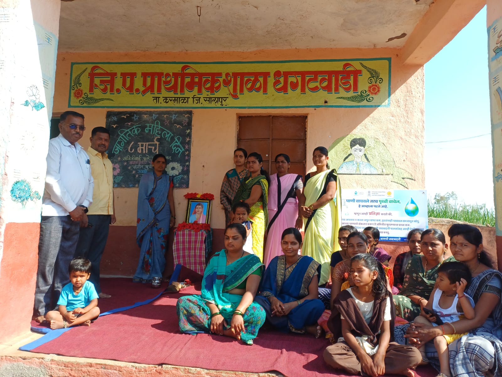 क्रांतीज्योती सावित्रीबाई फुले यांच्या प्रतिमेचे पूजन करून महिला दिनाची सुरुवात