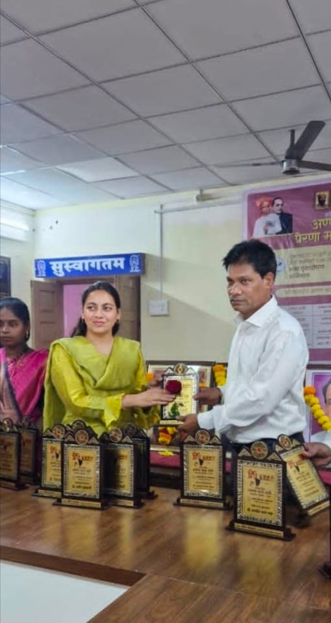 लोकशाहीर अण्णाभाऊ साठे जयंतीनिमित्त ॲड. खंडागळे यांना ‘विधिरत्न पुरस्कार
