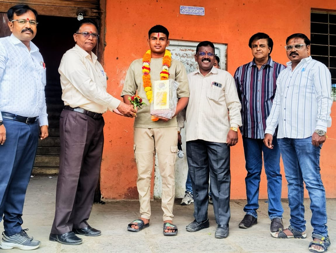 कर्मवीर अण्णासाहेब जगताप विद्यालयाच्या वैभव सुरवसेची विभागीय कुस्ती स्पर्धेसाठी निवड
